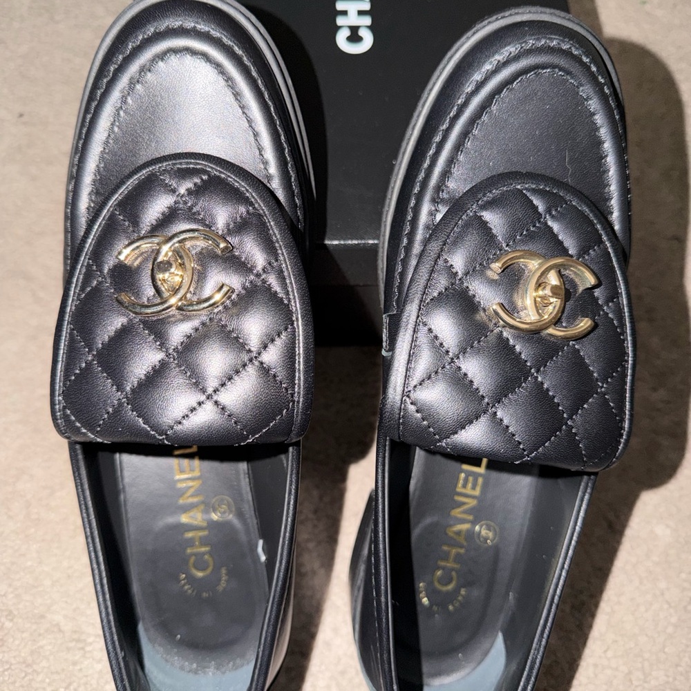 Chanel Black Lamb skin CC turnlock loafer - Picture 10 of 10